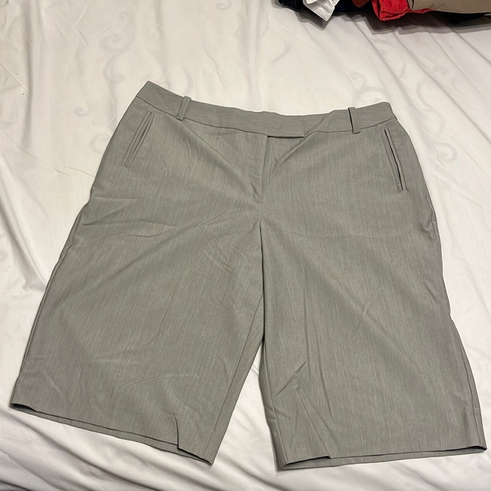 Worthington Modern Fit dressy shorts size 18